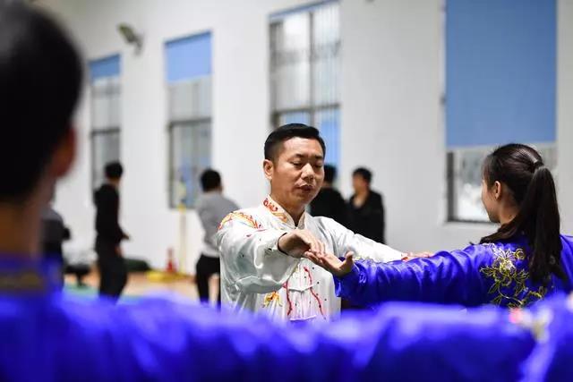新华社：古籍里的古代养生功法在大学校园“活”起来